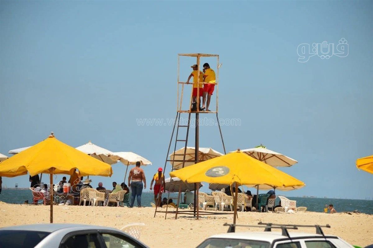 شاطىء بورسعيد كامل العدد في عطلة الجمعة
