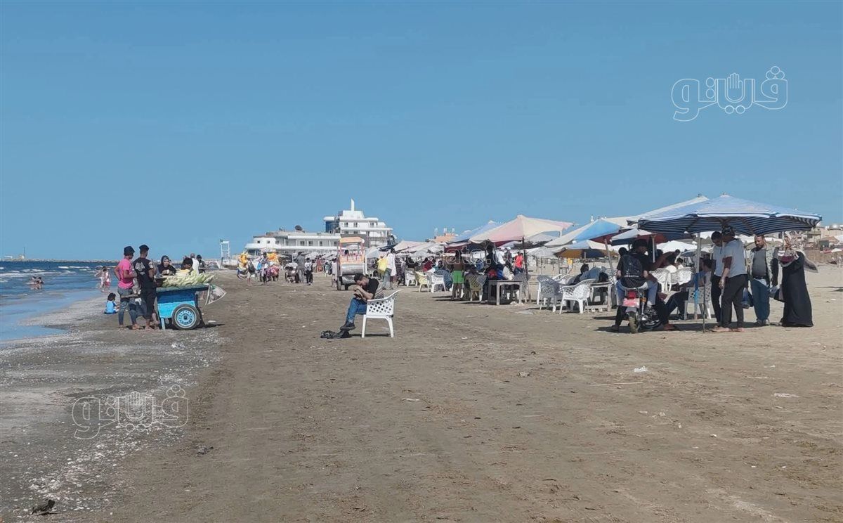 شاطىء بورسعيد كامل العدد في عطلة الجمعة