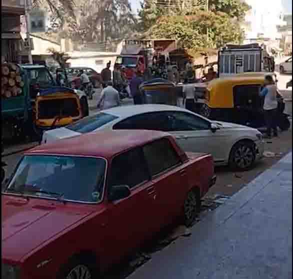 خلاف على أولوية المرور يشعل مشاجرة بين سائقي نقل وتوك توك بكفر الشيخ، وضبط الطرفين، فيتو