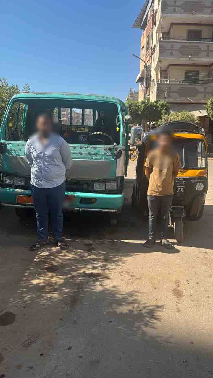 خلاف على أولوية المرور يشعل مشاجرة بين سائقي نقل وتوك توك بكفر الشيخ، وضبط الطرفين، فيتو