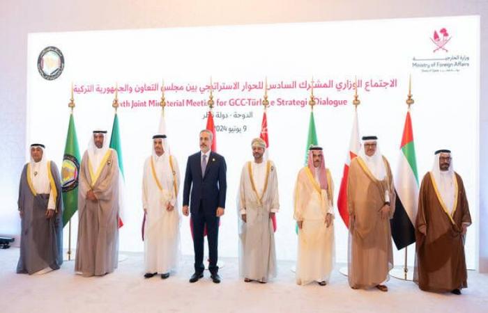 وزير
      تركي:
      31
      مليار
      دولار
      حجم
      التبادل
      التجاري
      مع
      دول
      الخليج
      في
      2023
