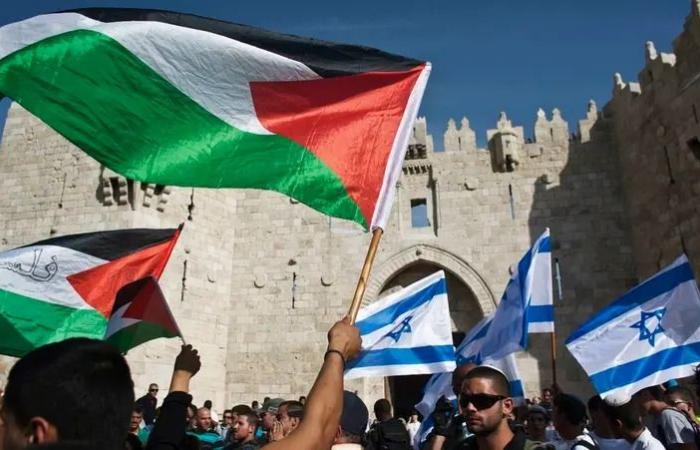 رسميًا
      |
      أعلام
      فلسطين
      وإسرائيل
      ممنوعة
      في
      "يورو
      2024"