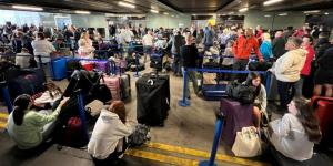 فيديو
      |
      مطار
      مانشستر
      في
      بريطانيا
      يستأنف
      عملياته
      بعد
      انقطاع
      الكهرباء