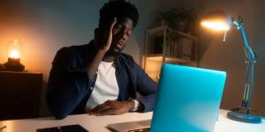 للرجال فقط.. الشاي والكاكاو يقللان مشكلات صحية "يسببها الجلوس لساعات طويلة"