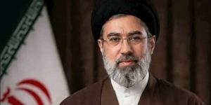 المرشد الإيراني: الوحدة الداخلية ضمان عزة إيران في مواجهة العدو الأمريكي المجرم
