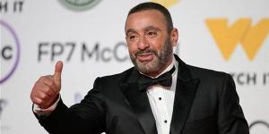 تصرف مفاجئ من أحمد السقا في العرض الخاص لفيلم خلي بالك من نفسك (فيديو)