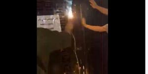احتجاجات طرابلس تتصاعد والمتظاهرون يغلقون مقر وزارتي الخارجية والتخطيط بـ"اللحام" (فيديو)