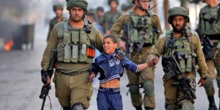 في يوم الطفل شهادات تكشف:أسير طفل استشهد جوعاً وآخرون خضعوا للتعذيب واستخدموا كدروع بشرية