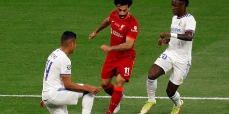 نجم برشلونة ينصح ريال مدريد بالتعاقد مع محمد صلاح "لحل مشاكل الملكي"