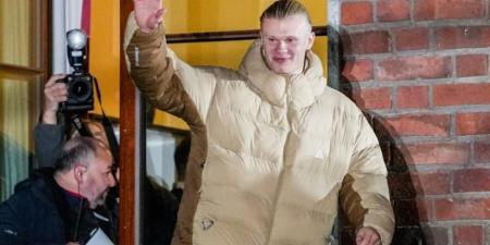 هالاند يتبرع بكتاب نادر يعود إلى القرن السادس عشر