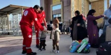 مصر تمد غزة بـ3290 طنا من المساعدات الإنسانية وتستقبل الدفعة 30 من المصابين