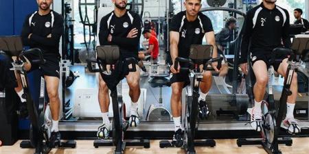 على أنغام "يا حبيبتي يا مصر"، منتخب مصر يبدأ مرانه استعدادا لمواجهة نيوزيلندا (فيديو وصور)