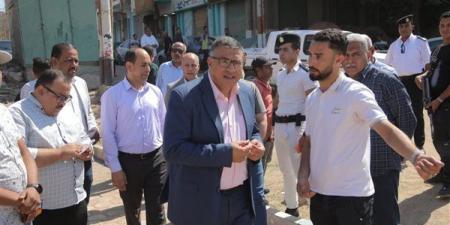 محافظ قنا يوجه بإزالة الإشغالات والباعة الجائلين ونقل مخازن فرز القمامة (صور)