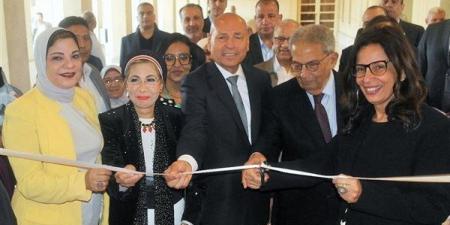 وزيرة الثقافة تفتتح معرض سهير عثمان "الهوية وأنا" بالأوبرا (صور)