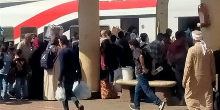 السكك الحديدية تناشد المواطنين عدم تشوين وحرق المخلفات الزراعية بجوار السكة