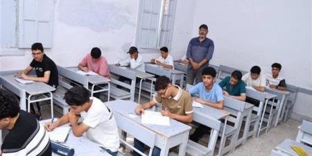 22954 طالبا بالثانوية العامة في الفيوم يؤدون اليوم امتحان اللغة العربية