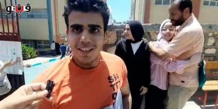 فرحة على أبواب اللجان، طلاب أدبي ببورسعيد: الجغرافيا سهلة وشكرا لواضعي الامتحان (فيديو)