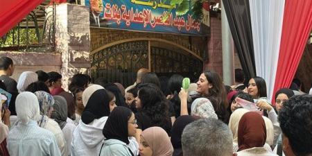 بسبب إجراءات التفتيش، تأخر دخول طلاب الثانوية العامة إلى لجان مجمع جمال عبد الناصر بالدقي