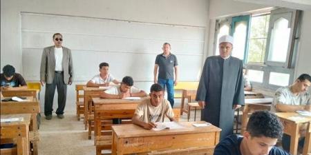 رئيس منطقة الإسماعيلية الأزهرية يتفقد امتحانات الثانوية بلجنة فتيات أبو خروع (صور)