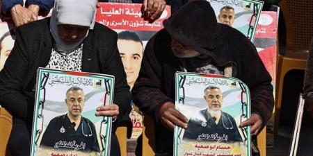 هآرتس: حسام أبو صفية في خطر ويتعرض للإغماء يوميا نتيجة التعذيب العنيف في سجن "نيتسان"