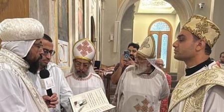 الأنبا أثناسيوس يرسم دياكون بكنيسة الملاك البحري تمهيدا لسيامته كاهنا