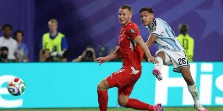 لاعب سويسرا: ما حدث أمام الأرجنتين كارثة تحكيمية