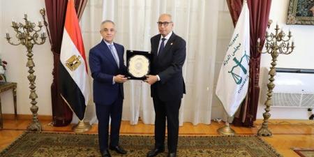 رئيس مجلس الدولة يستقبل وزير العدل بقصر الأميرة فوقية