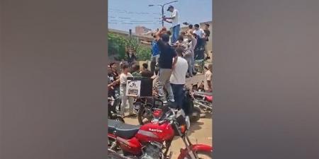 الدي جي والرقص يشعلان احتفالات طلاب الثانوية العامة بانتهاء ماراثون الامتحانات في بنها (فيديو)