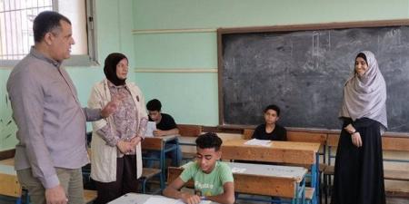 انطلاق امتحانات الدور الثاني بدمياط، ووكيل التعليم يتفقد اللجان