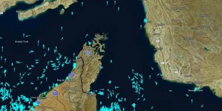 استهداف ناقلة أخرى بمضيق هرمز يرفع المخاطر الإقليمية