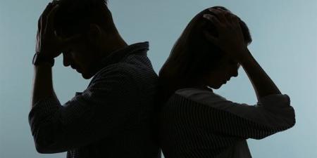 زوجة تفضح زوجها بالفيديو، ضبطته مع بنات في حديقة عامة وهروب جماعي من أمامها