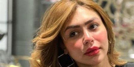 وقف قضية اتهام هدير عبد الرازق بغسل الأموال لحين الفصل في دعوى أخرى