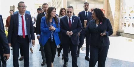وزيرة الإسكان تزور مستشفى "بهية" بالشيخ زايد