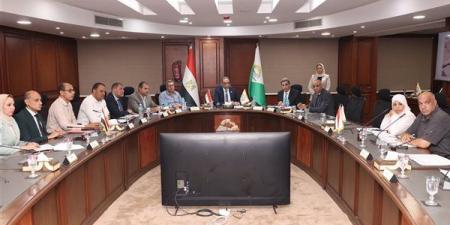 محافظ الجيزة يبحث شكاوى المواطنين ويوجه بسرعة إزالة مخالفات بأوسيم وكرداسة