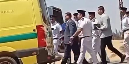مدير أمن الإسماعيلية يصل موقع حادث الدواويس ويشرف على نقل الضحايا والمصابين
