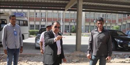 رئيس جامعة قنا يتفقد المنطقة المحيطة بكلية التربية لزيادة الطاقة الاستيعابية لمظلة السيارات