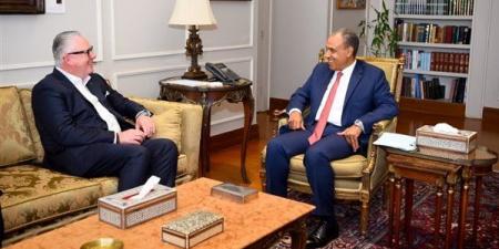 وزير الخارجية يؤكد أهمية تكامل جهود الدولة ومبادرات القطاع الخاص في الترويج للفرص الاستثمارية
