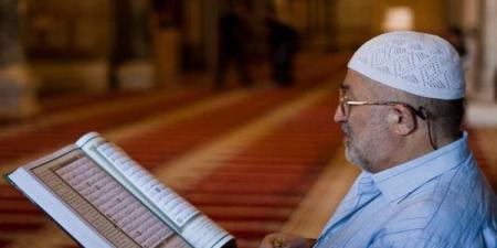 ما حكم قراءة القرآن بالعين دون نطق الآيات باللسان؟ الأزهر للفتوى يجيب