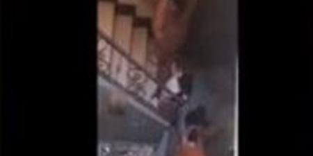 خلافات الجيرة تنتهي بمشاجرة عنيفة وسحل سيدة في البحيرة