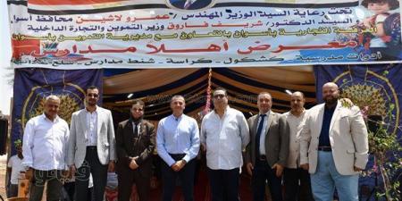 محافظ أسوان يفتتح معرض "أهلًا مدارس" الرئيسي (صور)