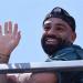 تريد التعاقد معه، جماهير بشكتاش تهتف باسم محمد صلاح خلال تقديم تروسارد (فيديو)
