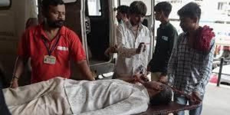 الهند..
      وفاة
      50
      شخصاً
      بعد
      تناول
      مشروب
      كحولي
      مغشوش