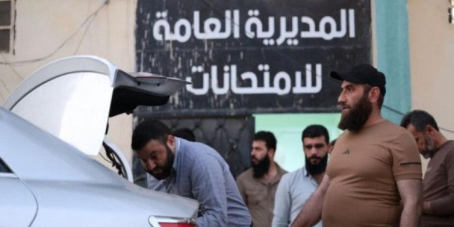 سوريا..
      ضبط
      شبكة
      تروج
      سماعات
      لاسلكية
      للغش
      في
      الامتحانات