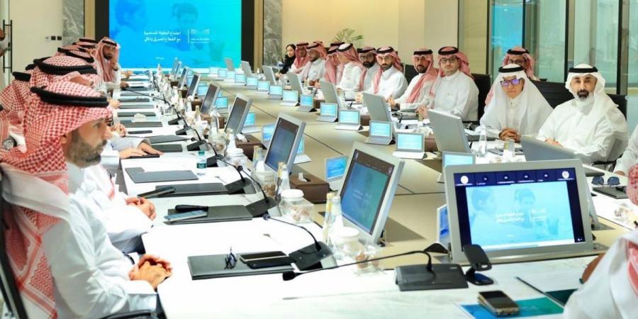وزير التعليم يلتقي الرؤساء التنفيذين للقطاع المصرفي والمالي لبحث سبل تعزيز الشراكة وتعزيز الفرص الاستثمارية 