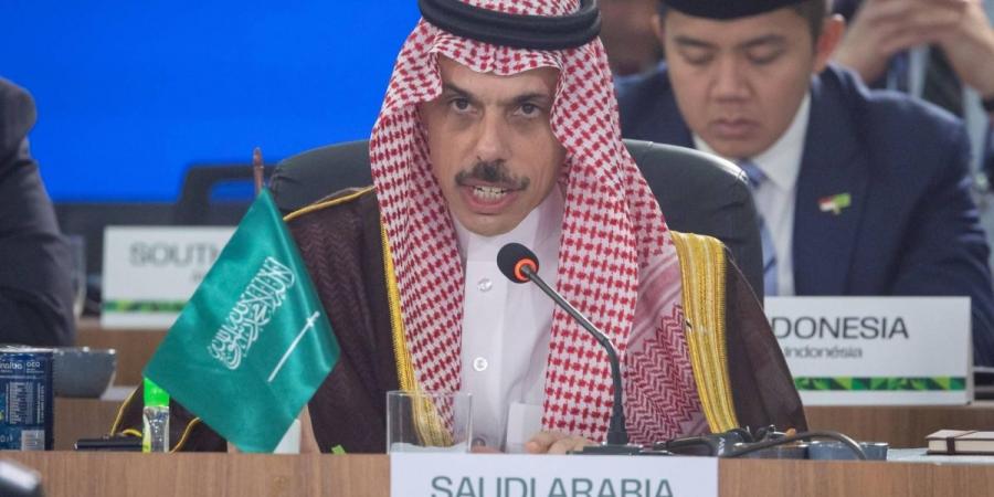 نيابة عن ولي العهد.. وزير الخارجية يشارك في الجلسة الأولى لقمة بريكس