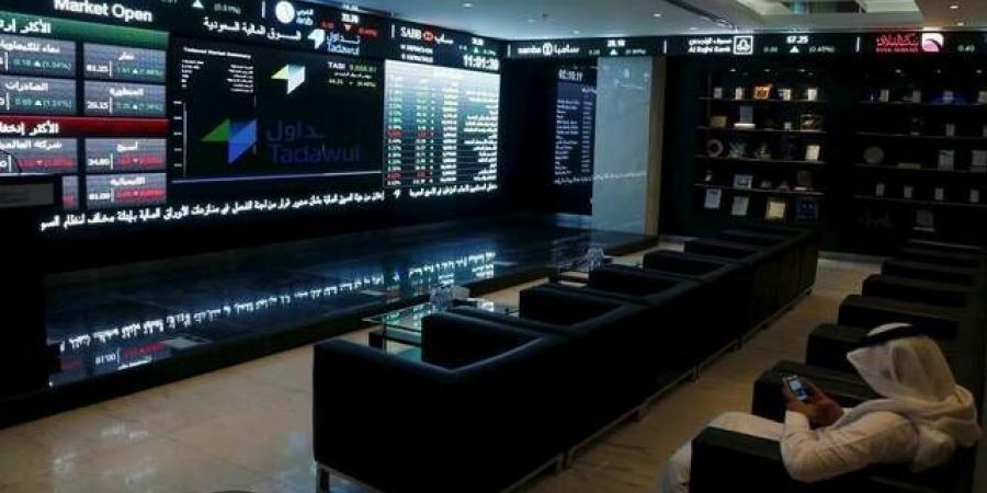 الأجانب
      يسجلون
      صافي
      شراء
      بـ825.46
      مليون
      ريال
      بسوق
      الأسهم
      السعودية
      خلال
      أسبوع