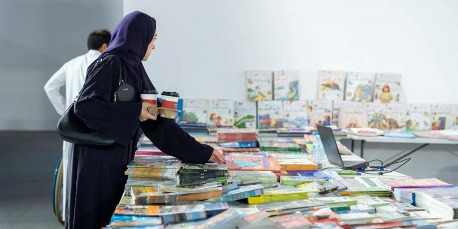 «الكتب المخفضة» في معرض المدينة للكتاب.. تجربة تثري خيارات الزوار