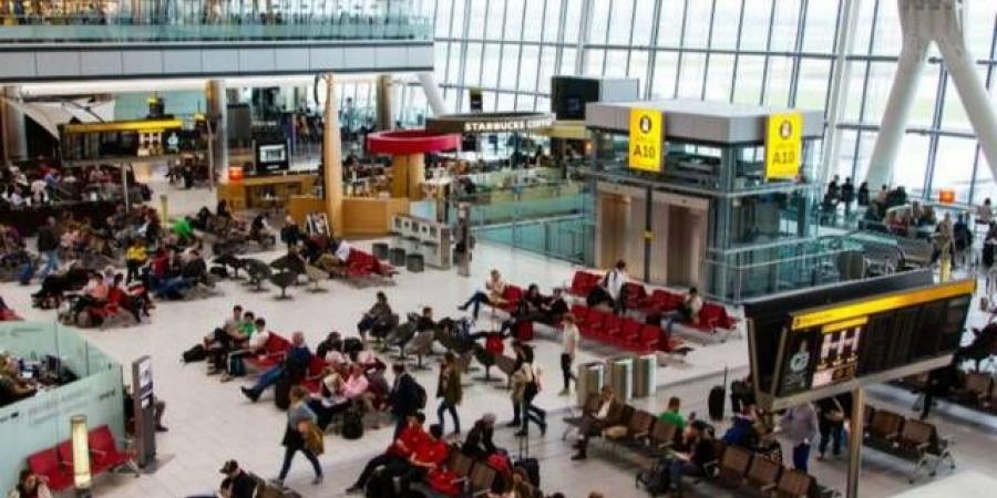 إلغاء
      رحلات
      بمطار
      هيثرو
      في
      لندن
      بعد
      خلل
      بالمراقبة
      الجوية