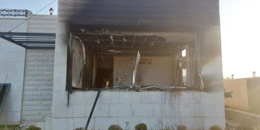 مستوطنون يضرمون النار في منزل بقرية أبو فلاح