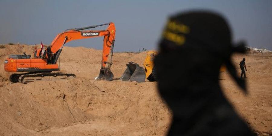 مصادر فلسطينية: تعقد عمليات البحث عن جثث 3 محتجزين إسرائيليين في غزة وسط الدمار